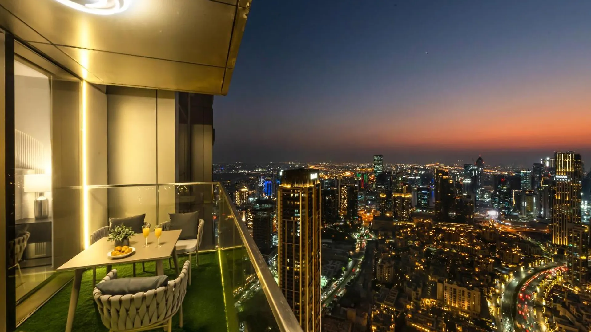 Apartment Stunning 2Br-Burj View -Connected To Dubai Mall