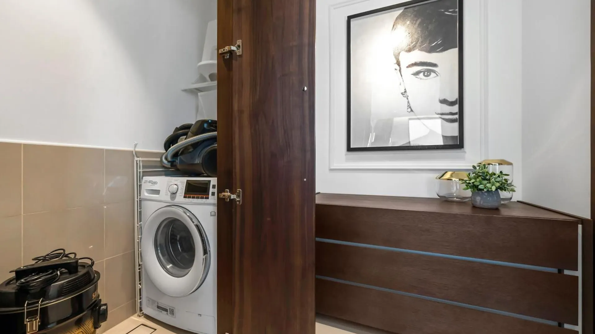 Stunning 2Br-Burj View -Connected To Dubai Mall Apartment